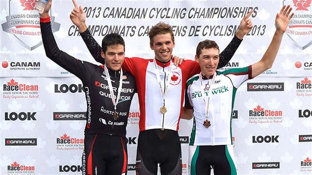Championnats canadiens: Zach Bell vole la victoire sur le sprint
