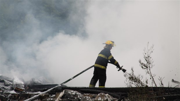 Un incendie jette une famille à la rue à Beauceville