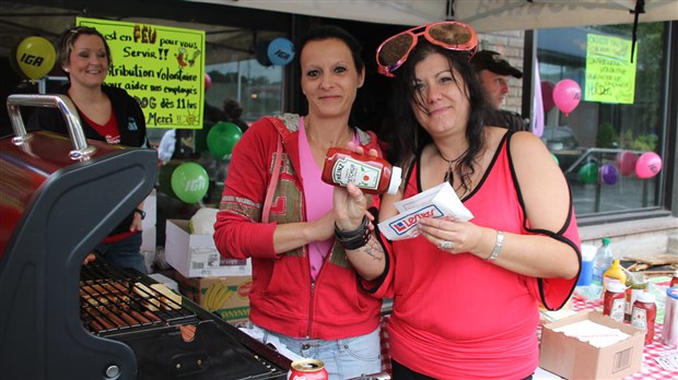 Des hot-dogs en guise de solidarité envers les employés de Cuisine urbaine Mario Vallières