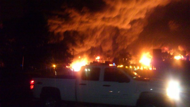 Le centre-ville de Lac Mégantic ravagé par des flammes