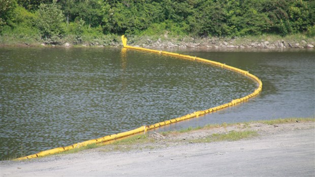 Hydrocarbures dans l’eau : la sécurité civile émet des mises en garde