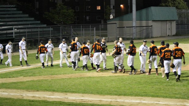 Victoire sans équivoque des Jarrets Noirs 12 à 0