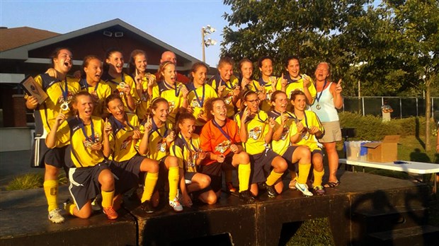 Soccer mineur: les filles remportent l'or!