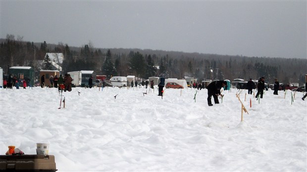 Le Festival de pêche blanche gagne en popularité à Sainte-Aurélie