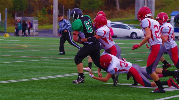 Les Dragons de la Beauce-Etchemin écrasent les Pirates de Joliette par la marque de 56 à 0