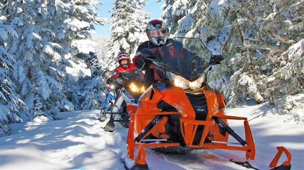 Les régions touristiques Centre-du-Québec et Chaudière-Appalaches s’associent pour créer des cartes de motoneige et de quad