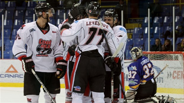 Une victoire de 5-4 du Cool FM 103,5 sur les Prédateurs de Laval