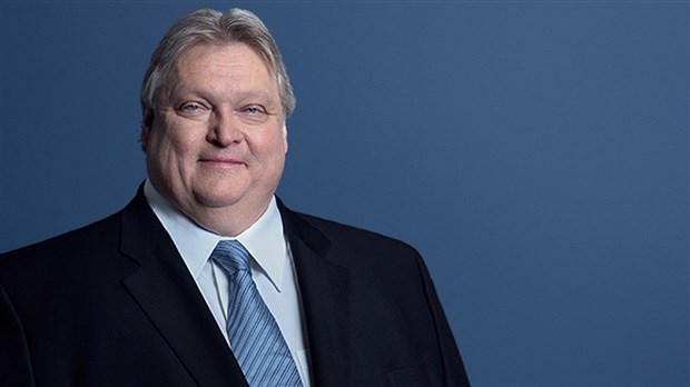 Le ministre Barrette annonce l’autorisation de l’ajout de 6 places en hémodialyse