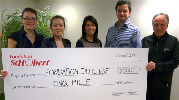 La Rôtisserie St-Hubert de Saint-Georges remet 5000 $ à la FCHBE