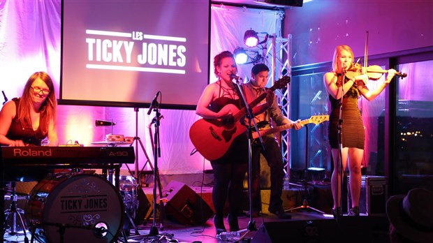 Les Ticky Jones lancent un album « Live 2014 »