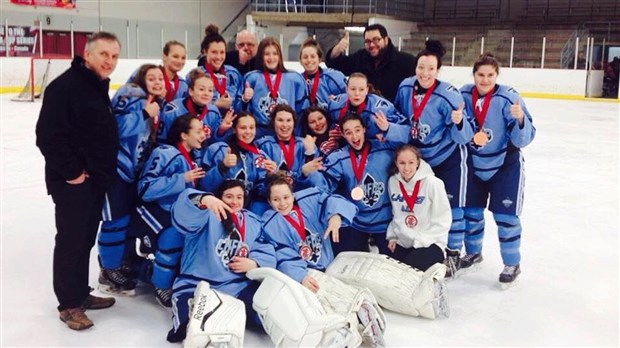 Des hockeyeuses beauceronnes obtiennent la médaille de bronze à Kitchener