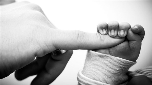Deuil périnatal : Comment venir en aide à des parents endeuillés