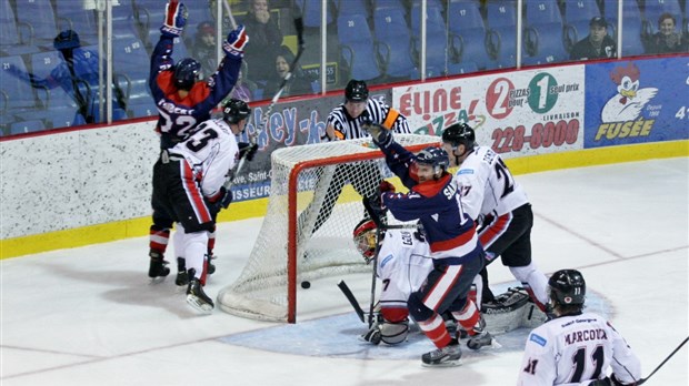 Cool FM: Cornwall revient de l'arrière et l'emporte 3-2 en tirs de barrage