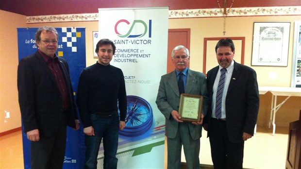 Une plaque honorifique pour Guy Fluet