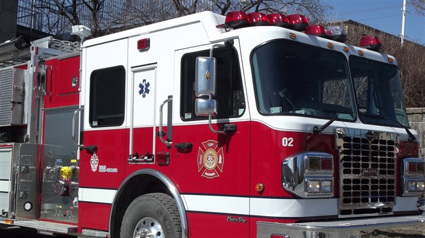 Un commerce de Sainte-Clothilde est ravagé par les flammes
