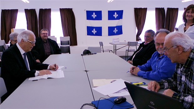 EN BREF | Robert Dutil dépose officiellement sa candidature dans Beauce-Sud