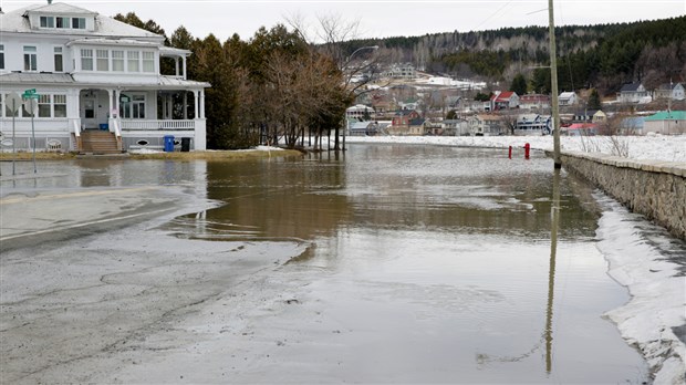 La rivière Chaudière inonde résidences et commerces à Beauceville