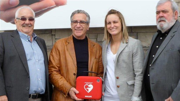 CAMBI offre deux défibrillateurs cardiaques à la COOP Santé Robert-Cliche