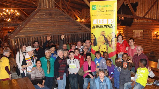 Le temps des sucres célébré par plus de 70 immigrants en Beauce