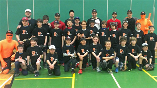 La première clinique de baseball des Jarrets Noirs connaît un succès