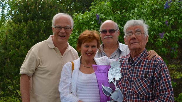 Égide Bourque reçoit le « Lilas d’argent » pour son bénévolat