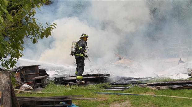 Un feu de débris maitrîsé à Notre-Dame-des-Pins