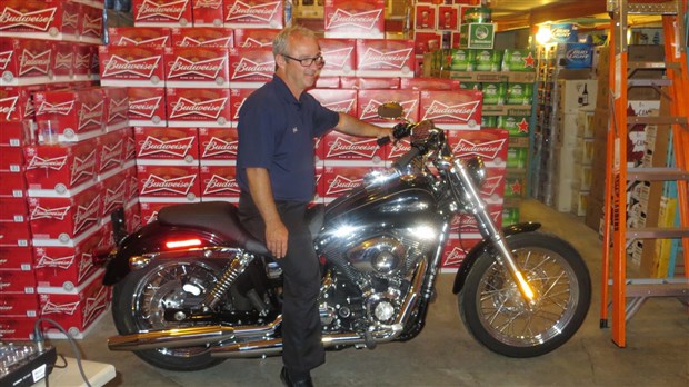 Jean-Pierre Bélanger remporte une moto Harley Davidson d’une valeur de 18 000 $