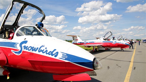 Les Snowbirds atterrissent à Saint-Georges