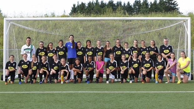 L’équipe de soccer U12F de l’Ascalon reçoit la visite de Florence Duval