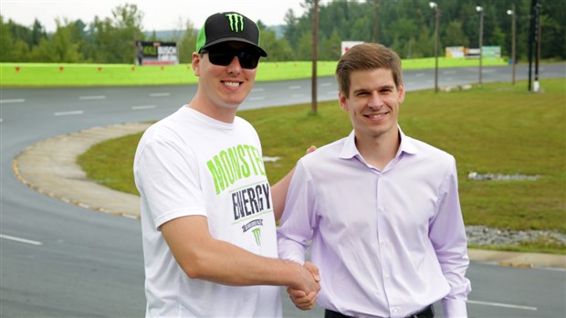 Le pilote de NASCAR Kyle « Rowdy » Busch débarque à l’Autodrome Chaudière de Vallée-Jonction
