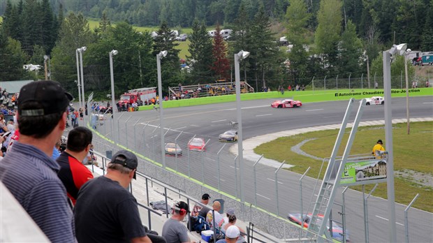 En piste avec Kyle Busch à l'Autodrome Chaudière