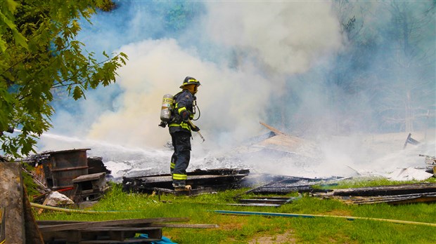 Un incendie ravage un chalet à Saint-Georges