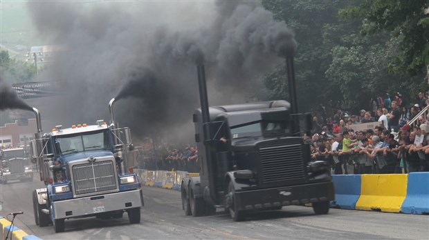 Les finales d’accélération de camions donnent lieu à de chaudes luttes
