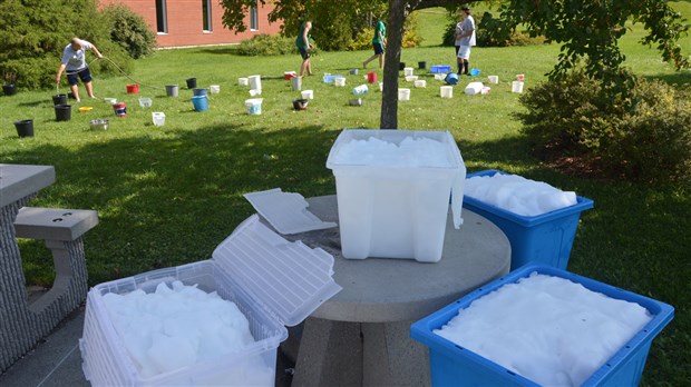 Un « Ice bucket challenge » collectif à la Polyvalente Benoît-Vachon