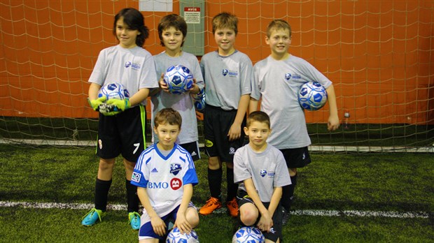 Six joueurs de l’équipe Ascalon U10 participent à l'école de soccer de l'Impact