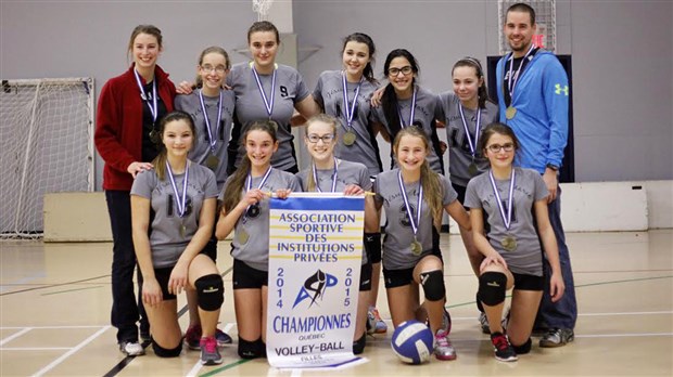L’équipe benjamine de l’École Jésus-Marie de Beauceville remporte l’or en volleyball