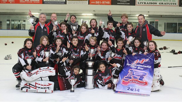 Un grand chemin qui mène au Tournoi international de hockey Pee-Wee de Québec