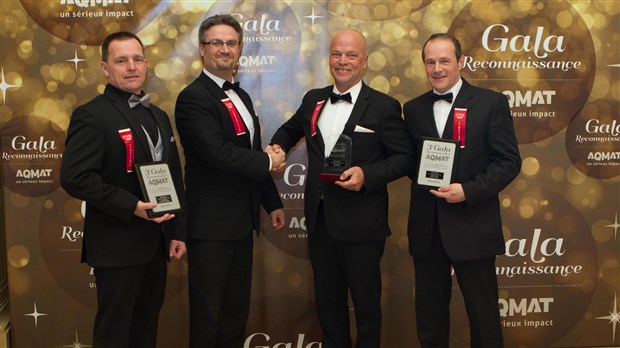 Gaétan Jalbert du Groupe Isolofoam de Sainte-Marie reçoit un prix au gala AQMAT