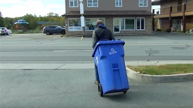 Entrevue de Normand DeLessard avec M. Bernard connu comme « L’homme au bac bleu »