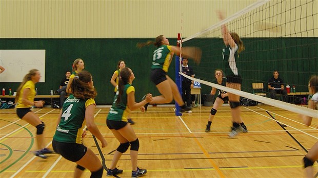 Les Condors se démarquent au volleyball féminin et au soccer mixte