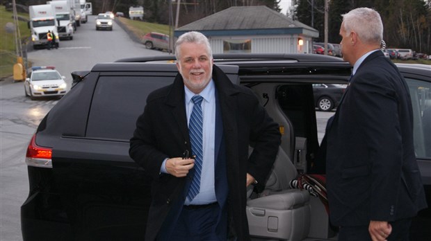 « De la petite politique qui n'aide pas la démocratie » — Philippe Couillard