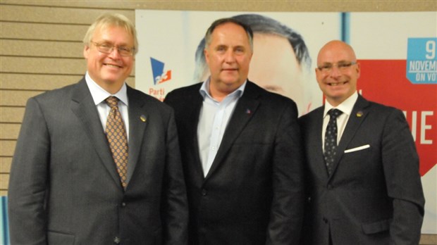 Gaétan Barrette et Jean-Denis Girard viennent appuyer Paul Busque