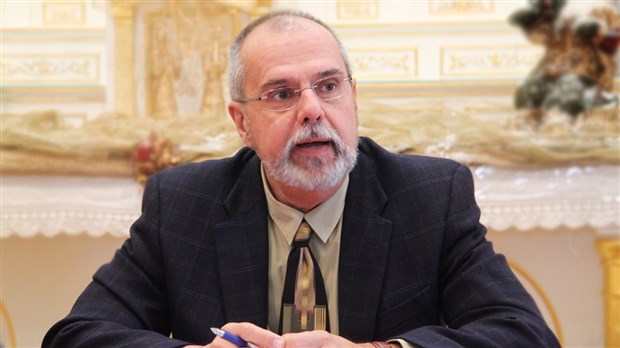 Claude Morin félicite Paul Busque pour sa victoire dans Beauce-Sud