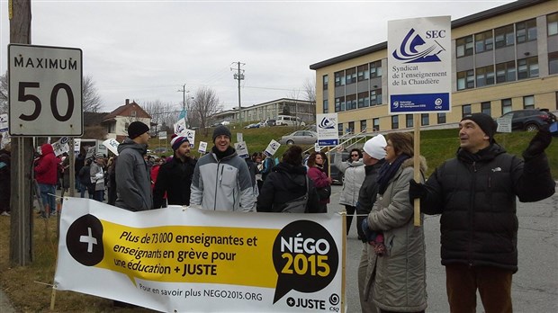 Normand DeLessard présente des images de la manifestation du 12 novembre à Saint-Georges