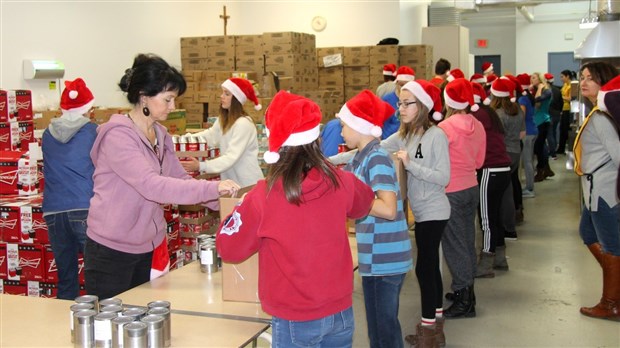 Confection de 2300 paniers de Noël par Moisson Beauce