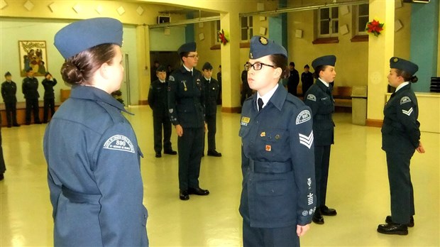 Normand DeLessard présente un entraînement des cadets de l'air de Saint-Georges