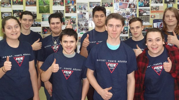 Le CFER présente son nouveau chandail pour l'année scolaire en cours