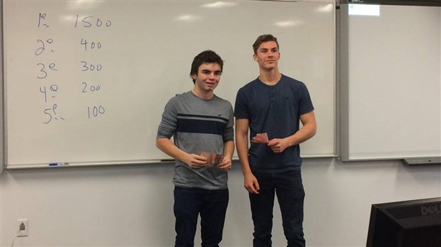 De jeunes entrepreneurs de l'école Jésus-Marie mettent la main sur une bourse de 300 $