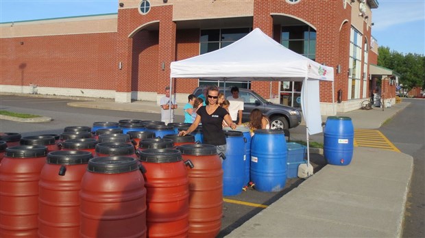 Les Fonds Éco IGA organisent une dernière distribution de barils à travers le Québec