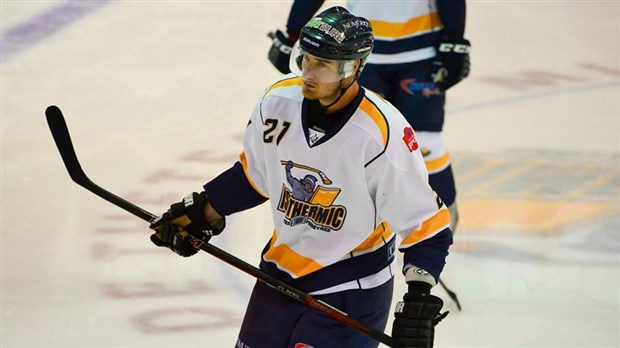 Le hockeyeur Kéven Veilleux sera opéré demain matin